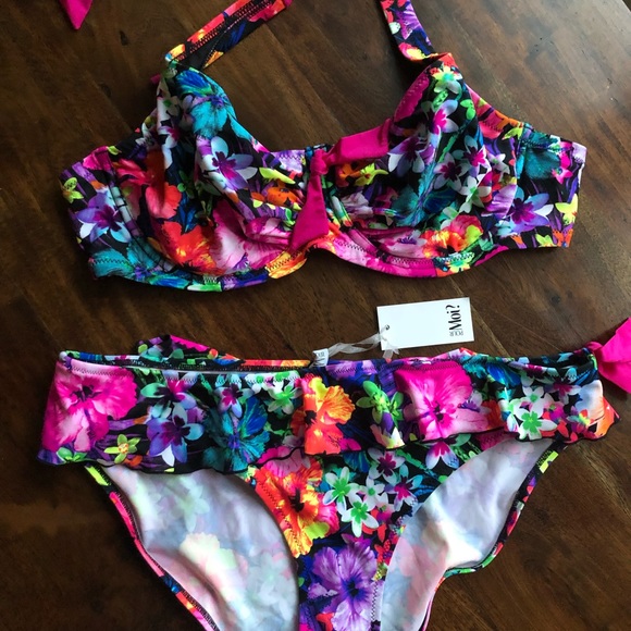 Women’s Bikini Set - Picture 2 of 3